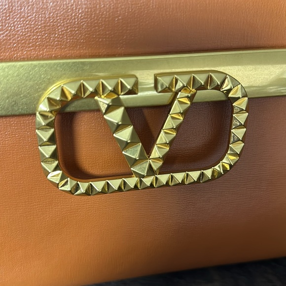 Valentino Garavani Rockstud Alcove Top Handle Bag - Picture 8 of 17